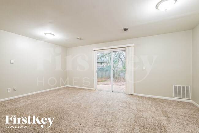 Foto del edificio - 5266 Ridge Forest Dr