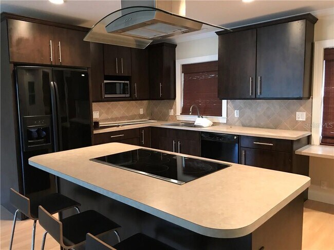Foto del edificio - 1019 Mockingbird Cir