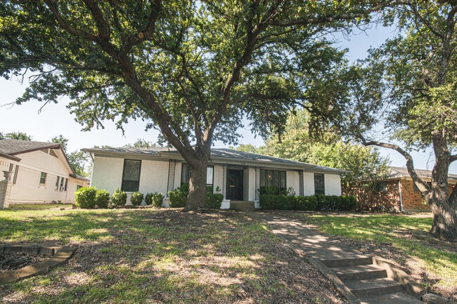 Building Photo - 2334 Babalos Ln
