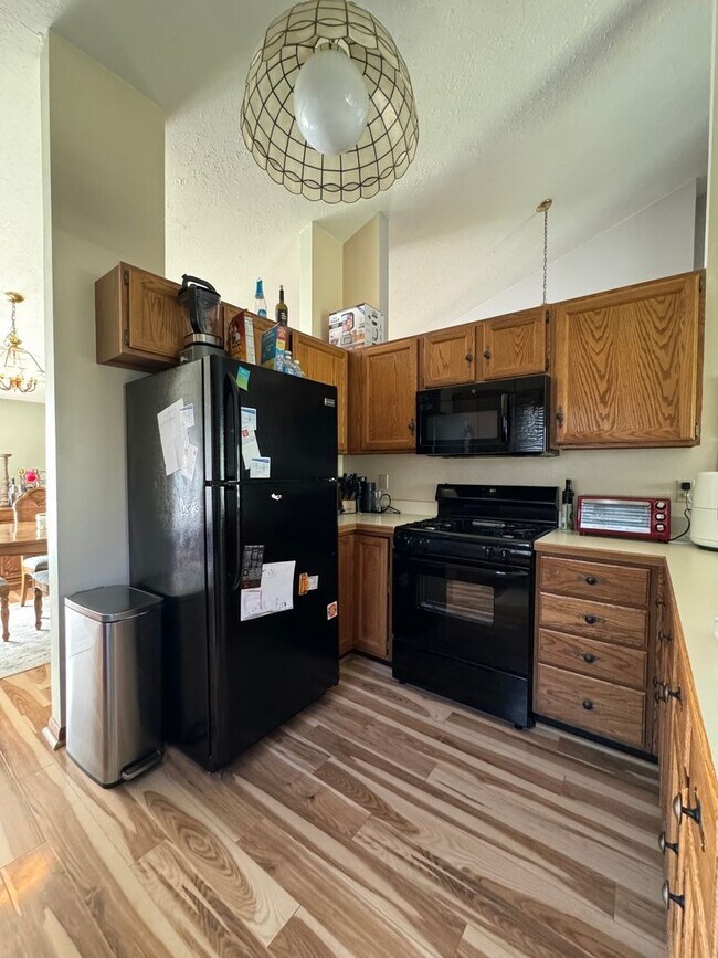 Foto del edificio - 6128 Garrett Ln
