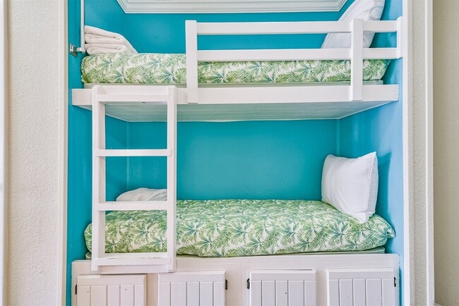 Building Photo - 6102 Seawall Blvd