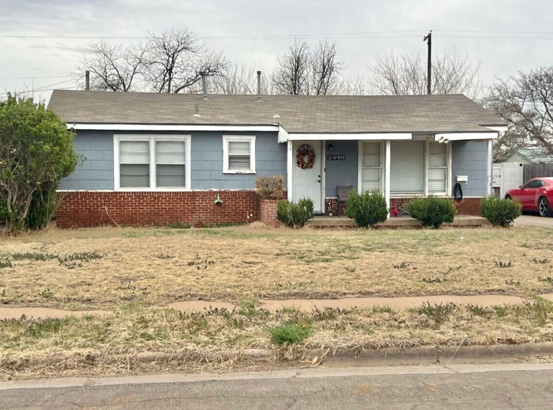 Foto principal - 3 bed 1 bath with BASEMENT