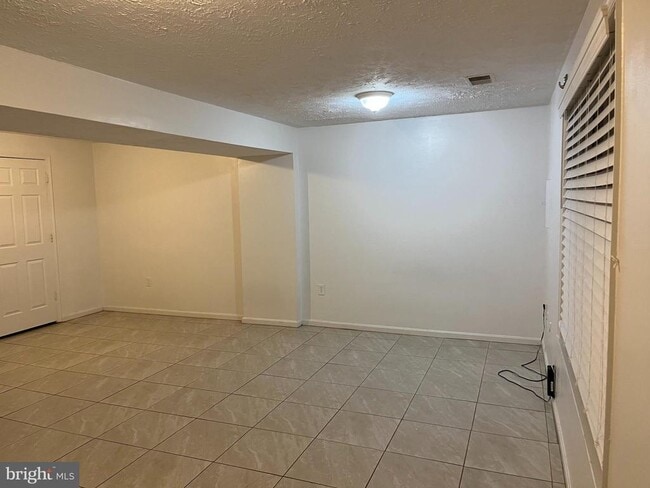 Foto del edificio - 14684 Cloverdale Rd