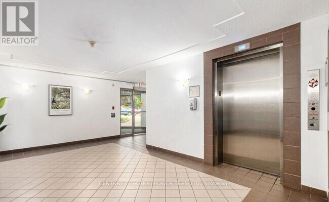 Building Photo - 270 Brittany Dr