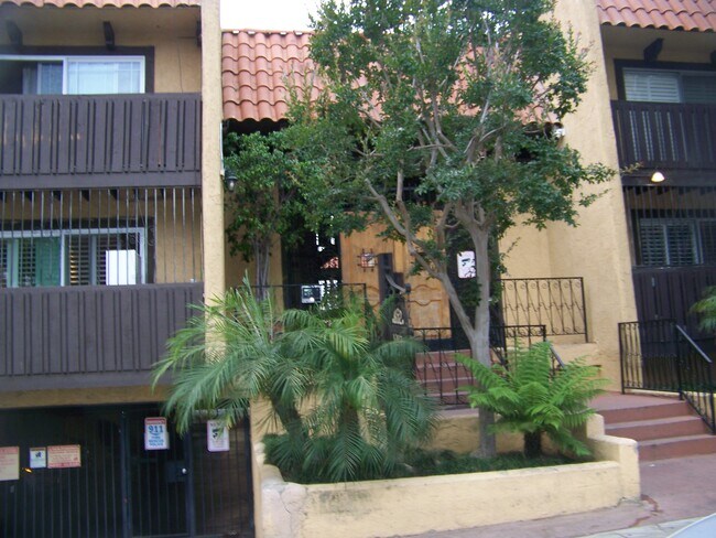 Building Photo - 882 Victor Ave
