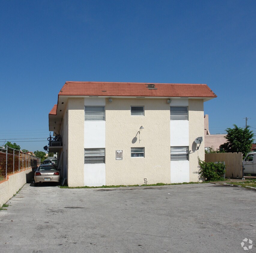 Building Photo - 2138 NW Flagler Ter