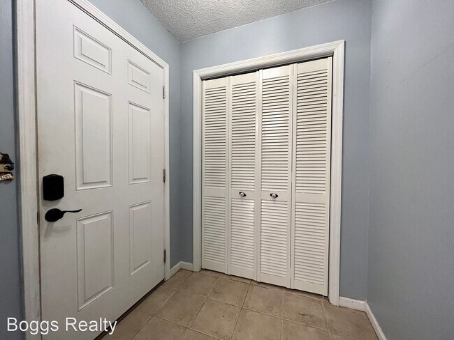 Building Photo - 4 br, 2 bath House - 908 Black Willow Dr.