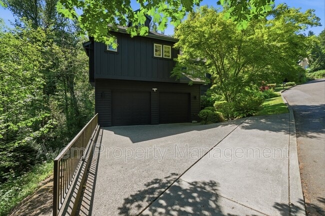 Building Photo - 227 NW Seblar Dr