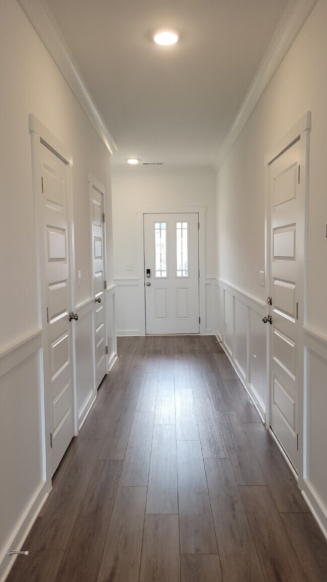 Foto del edificio - "Charming 3-Bed Oasis with Granite Elegance on Discovery Point Drive!"