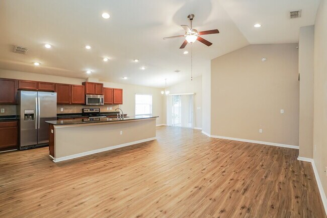 Foto del edificio - 4736 Summerfield Cir