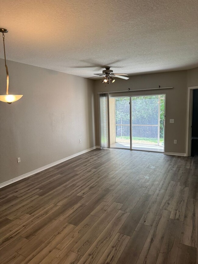 Building Photo - Riverview Condo for Rent