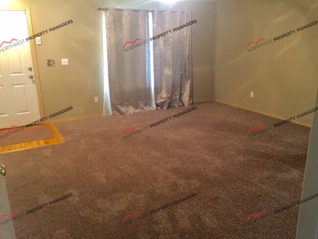Foto del edificio - STATUS: PENDING APPLICATION-| R104 | $2195.00