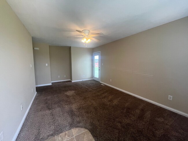 Building Photo - 305 Kenlee Cir