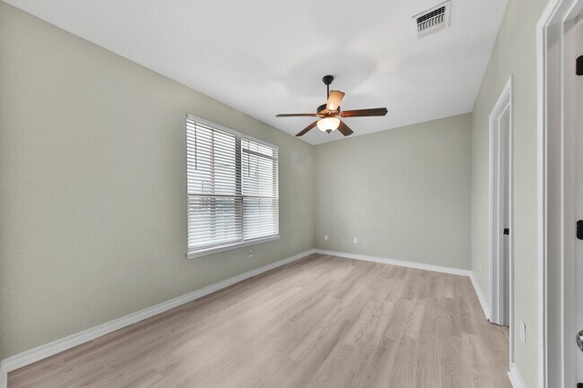 Foto del edificio - Five Points 4 bedroom home