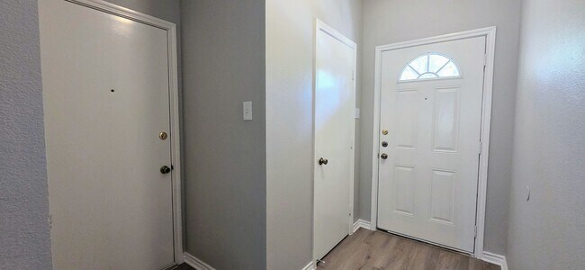 Foto del edificio - 3 Bedroom Townhome near Medical Center