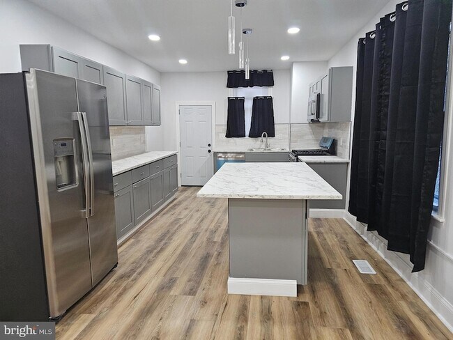 Foto del edificio - 3270 N Marston St