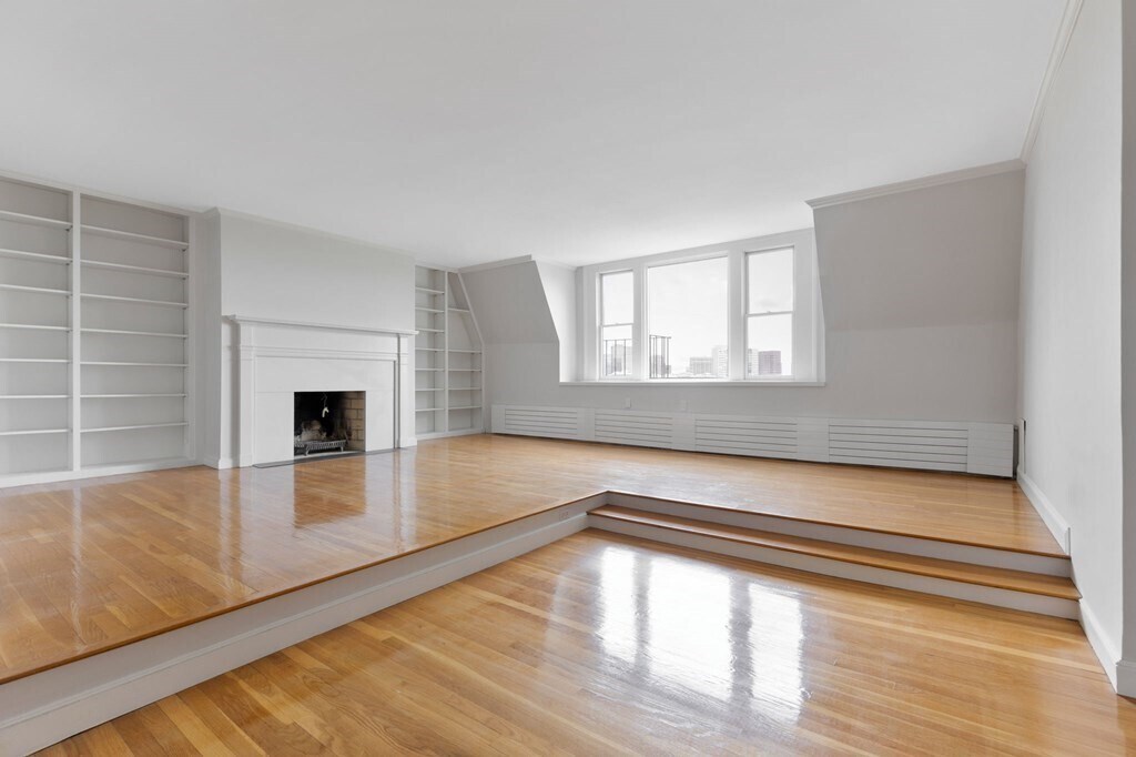 Primary Photo - 124 Beacon St