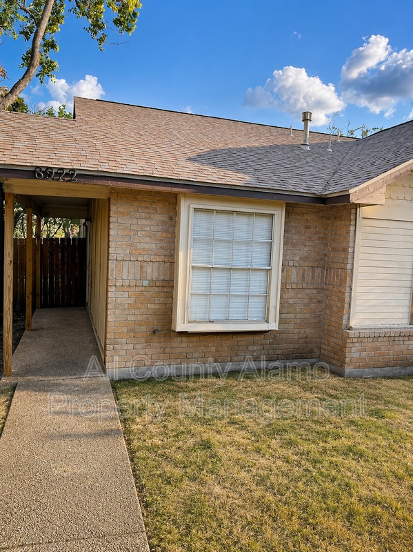 Building Photo - 8922 Emerald Spring