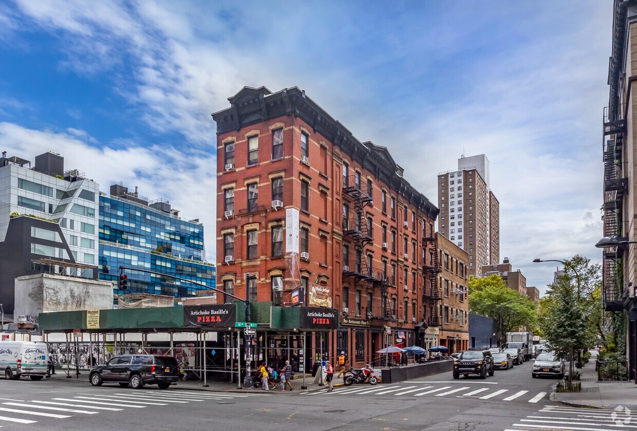 Primary Photo - 114 Tenth Ave