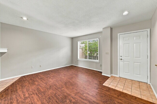 Foto del edificio - 2027 Bristlecone Dr
