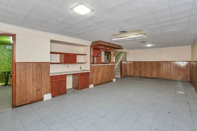 Building Photo - 3707 E Funston St