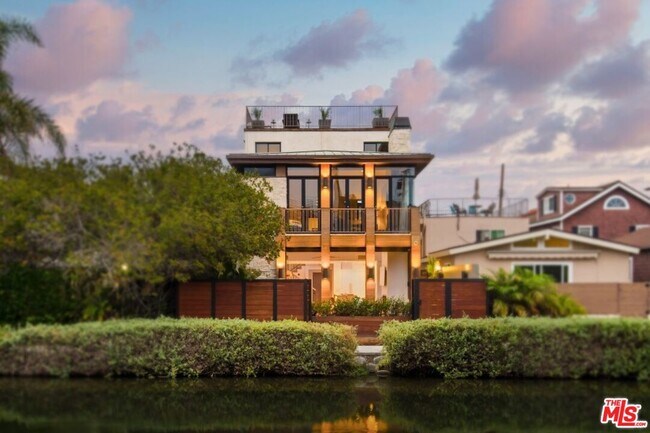 Building Photo - 2308 Grand Canal
