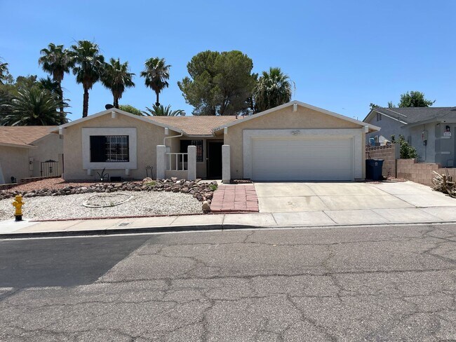 Foto del edificio - 3 bedroom home in Summerlin North