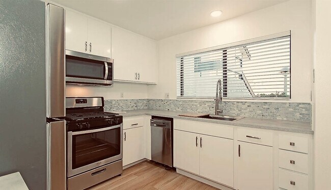 Foto del edificio - Modern Comfort with Stunning Views in La C...