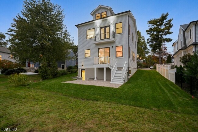 Foto del edificio - 15 Lake Rd