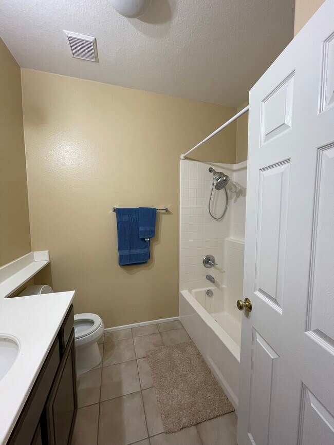 Building Photo - 11356 Pondhurst Way
