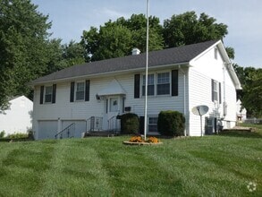 Building Photo - 1608 NE 65th St