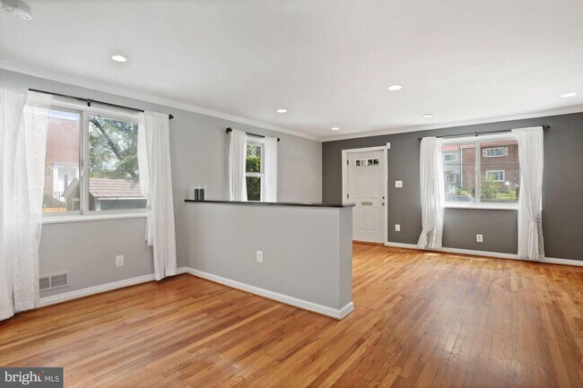 Foto del edificio - 6104 Longfellow St
