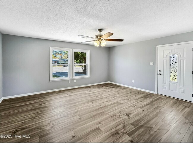 Foto del edificio - 1602 Forbes Ct