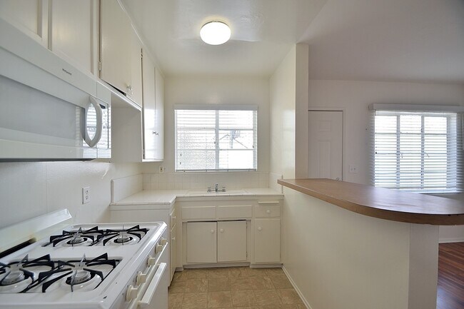 Building Photo - 48 Hermosa Ave