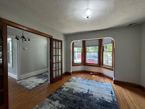 Building Photo - 460 Park St