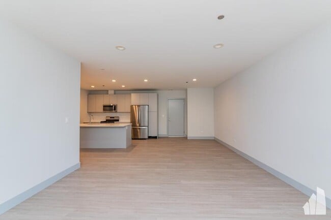 Building Photo - 4 bedroom in Chicago IL 60660
