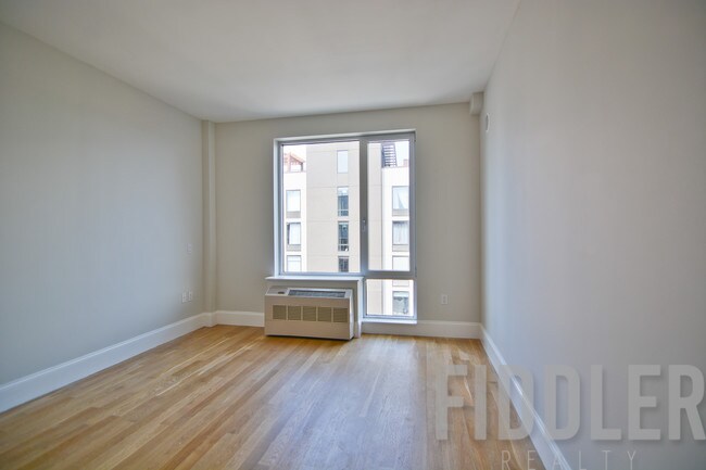 Building Photo - 225 N 9th St