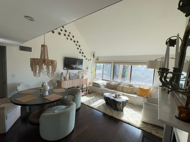 Foto del edificio - 950 N Kings Rd
