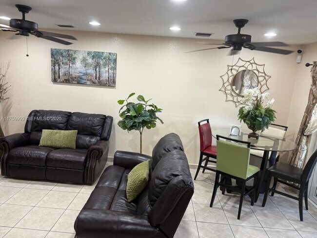 Foto del edificio - 9315 NW 114th Ln