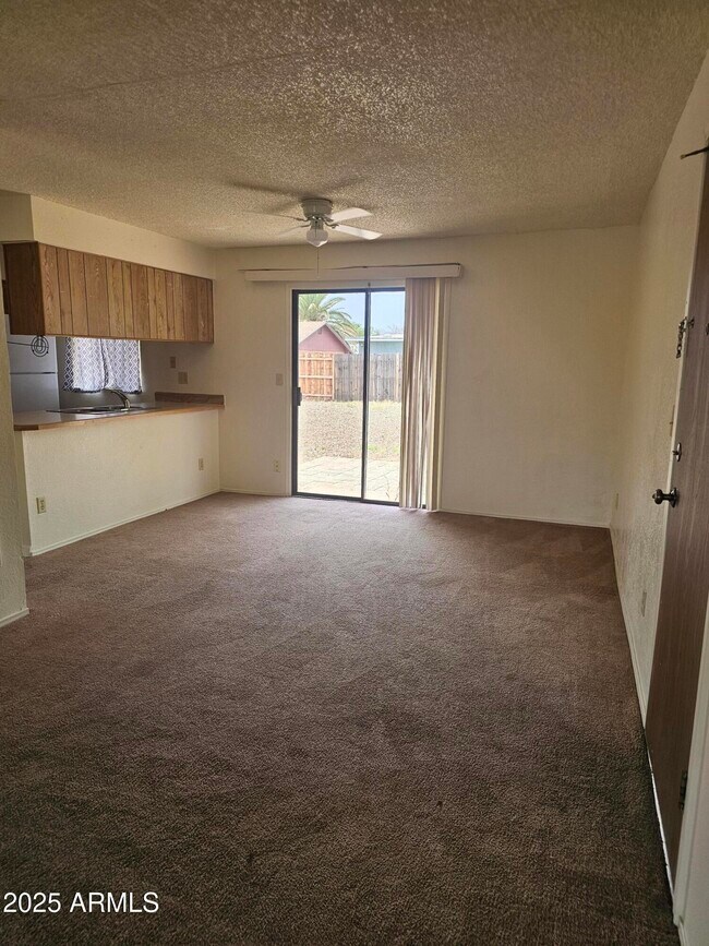 Foto del edificio - 1064 E Acacia Dr
