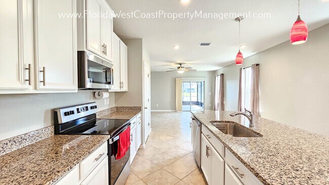 Foto del edificio - LOVELY 3 BEDROOM/2 BATH HOME within SUMMERWOODS PARRISH! AVAILABLE NOW!
