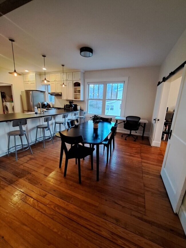 Foto del edificio - Fully Furnished and Remodeled Home