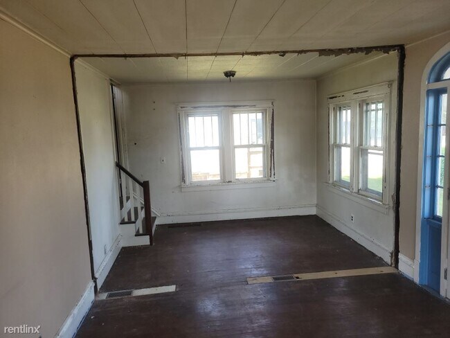 Foto del edificio - 4 br, 1 bath House - 2410 Dunham Street