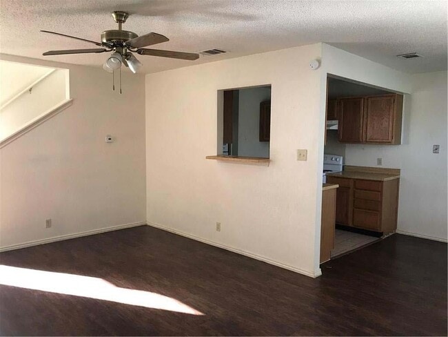 Building Photo - 6107 Parkwood Dr