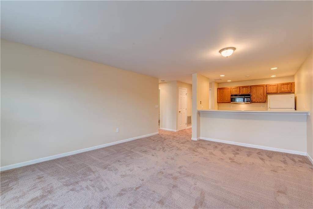 3524 W Shore Rd Unit 805, Warwick, RI 02886 Condo for Rent in Warwick