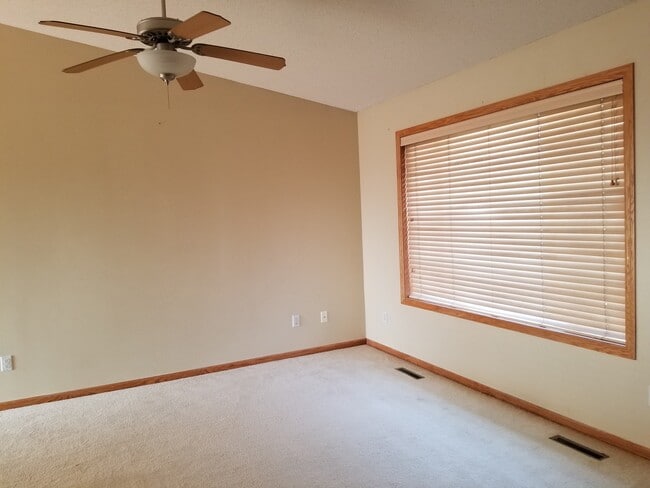 Living room - 5233 King Arthur Dr NW