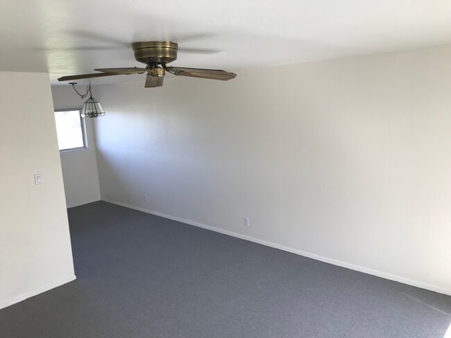 Dining/Living room - 325 Kitty Hawk Rd