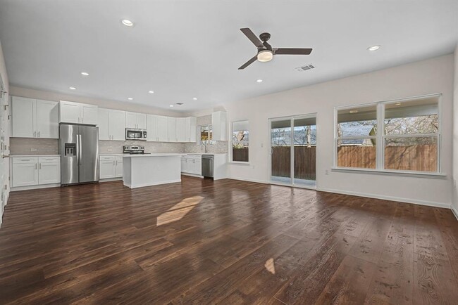 Building Photo - 803 4th St