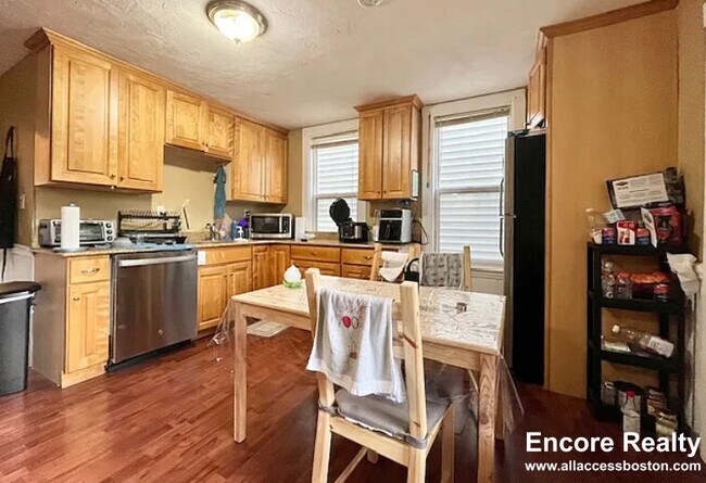 Building Photo - 8 Eldora St