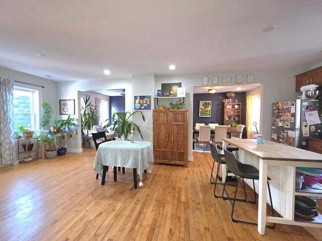 Building Photo - 5 Gore Street Pl